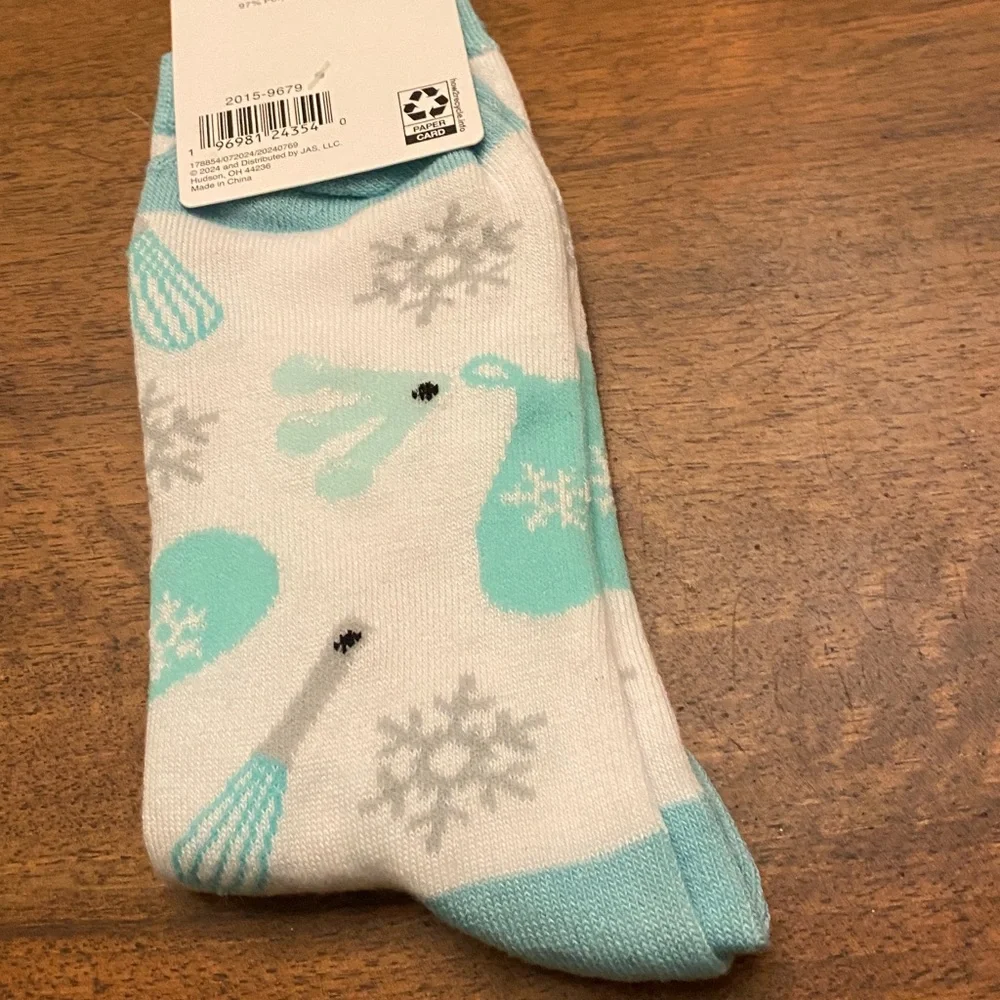 FREE Holiday Socks Baking Through the Snow